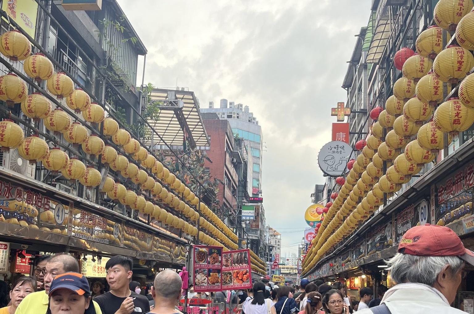 Night Market Tasty Bites: 13 Must-Try Foods in Taiwan’s Street Food Paradise